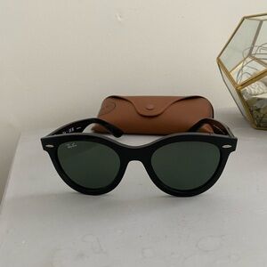Ray-ban wayfarer way sunglasses. Black frames, green lenses.
